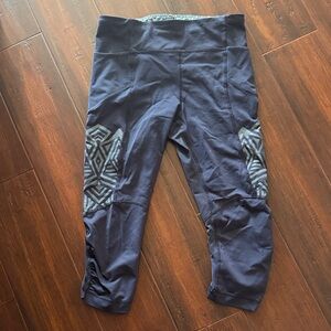 lululemon athletica women’s Dark Blue Patterned cropped Leggings